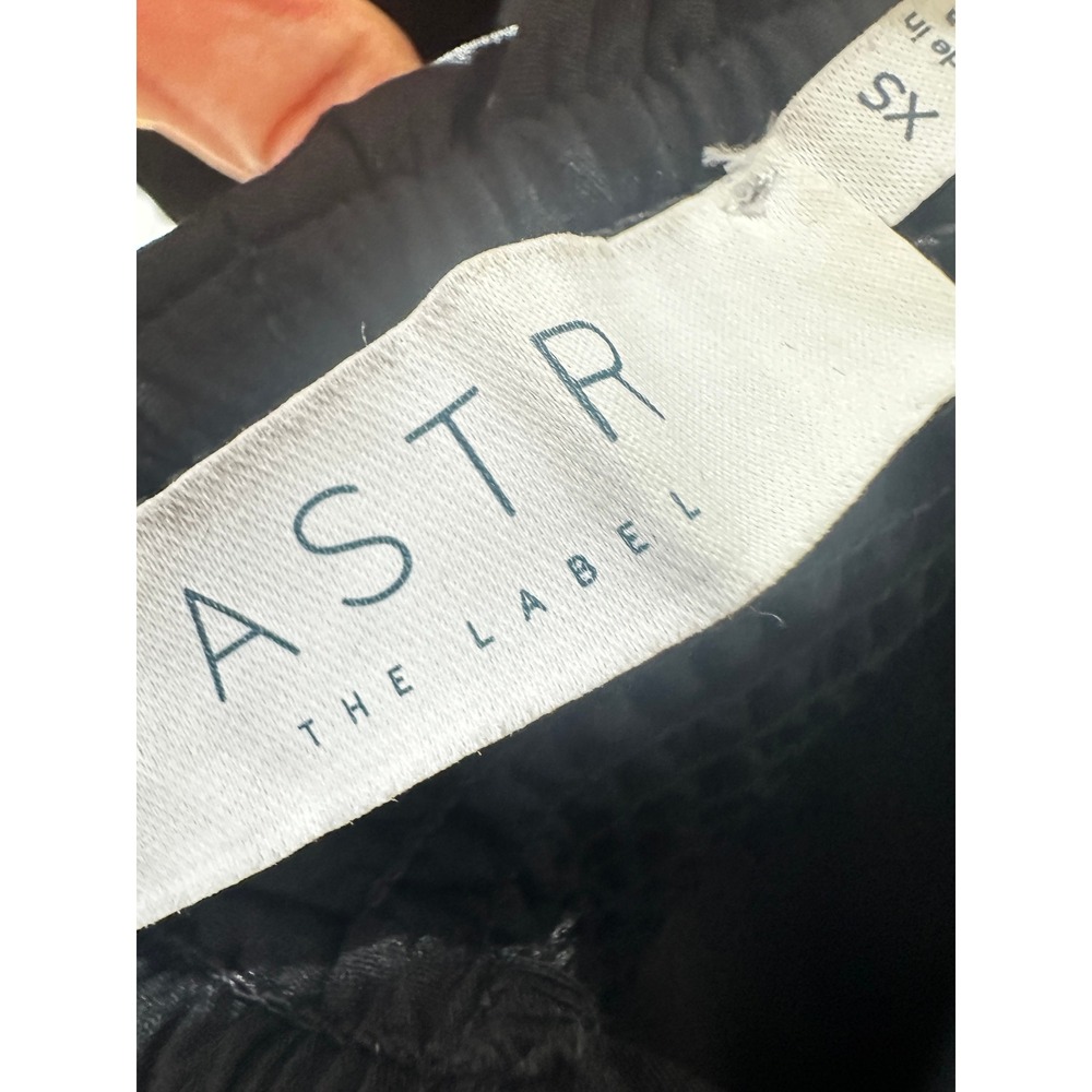 ASTR The Label Ruffle Off The Shoulder Top Womens XS Black Smocked Crop Blouse - Picture 6 of 6